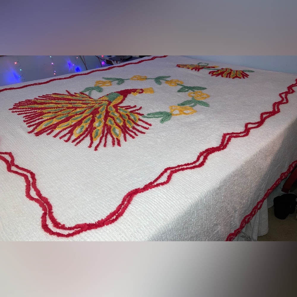 Stunning Vintage Chenille Peacock design
bedspread w/ MATCHING RUG!
Like new - Picture 2 of 4